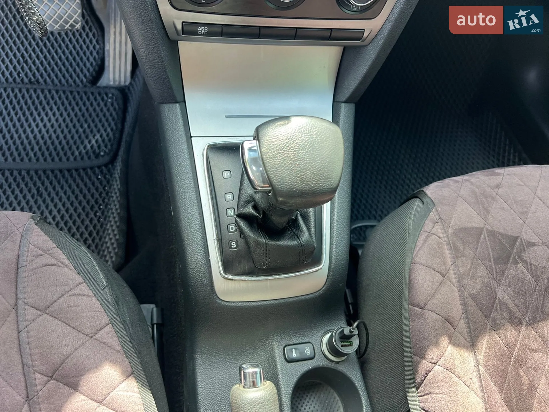 2010 Skoda Octavia - мініатюра 18