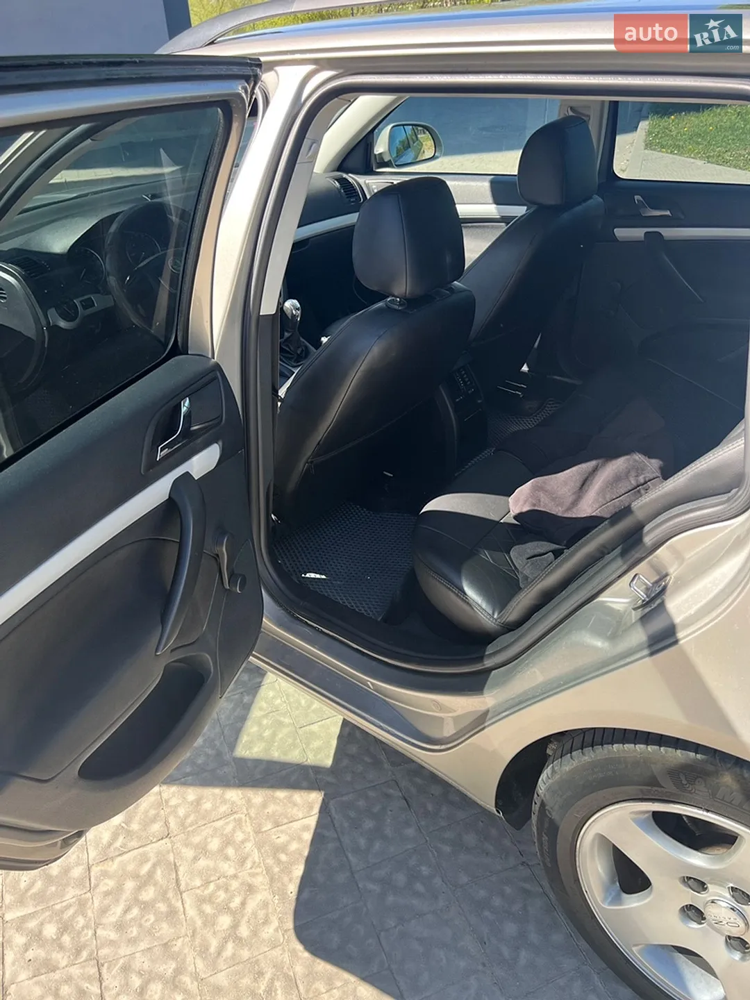 2010 Skoda Octavia - мініатюра 8