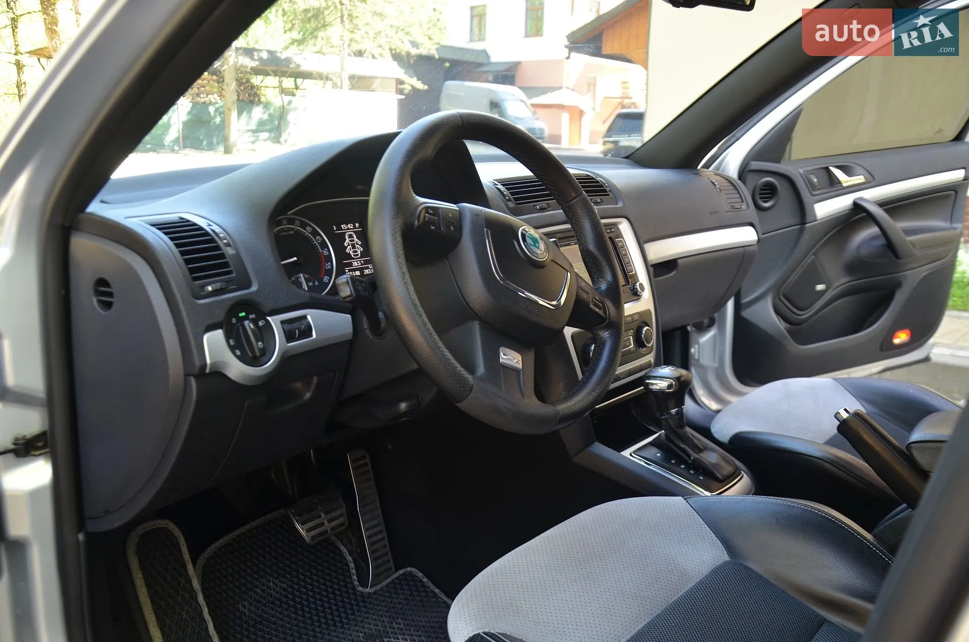 2010 Skoda Octavia - мініатюра 48