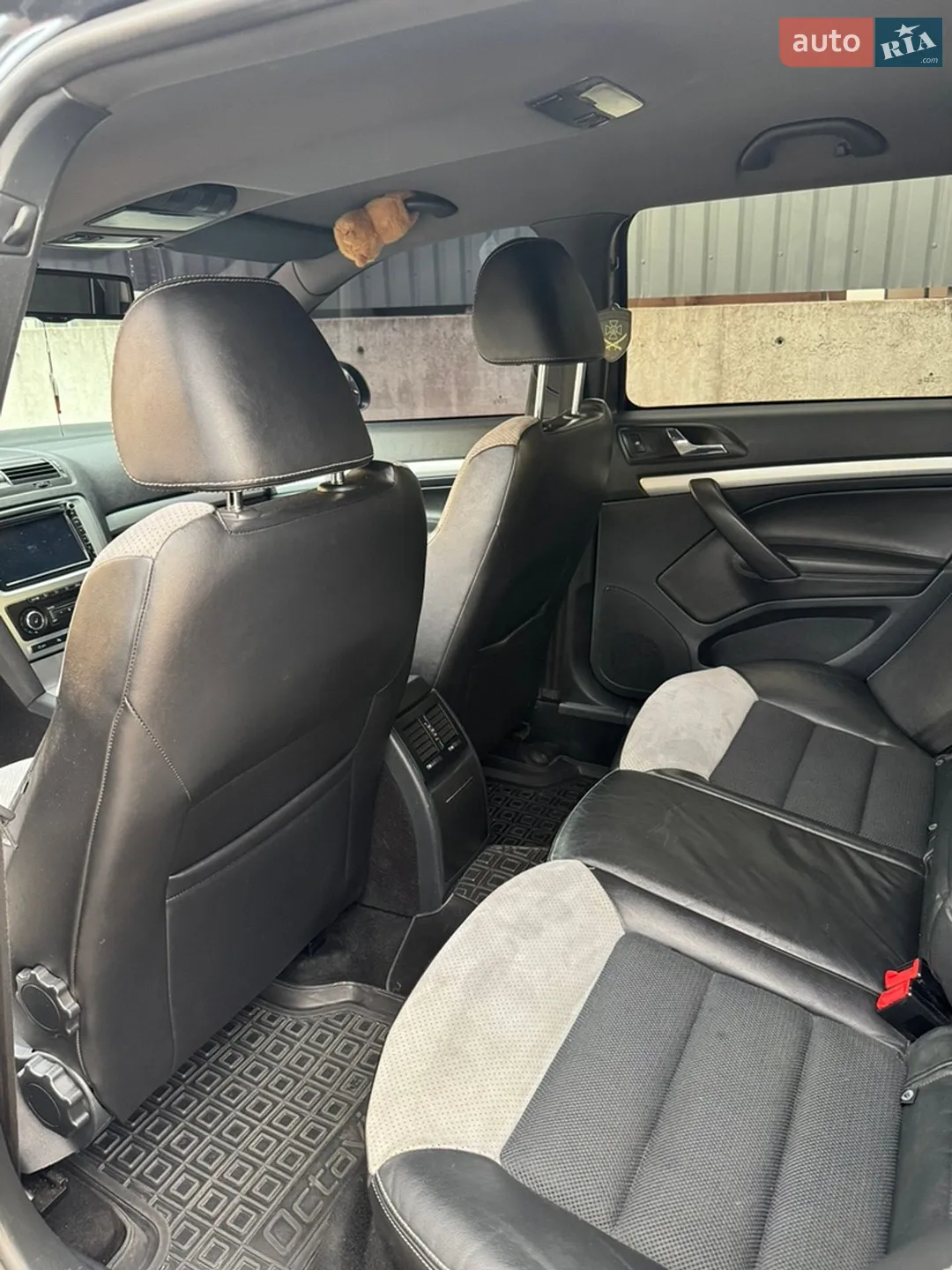 2010 Skoda Octavia - мініатюра 5
