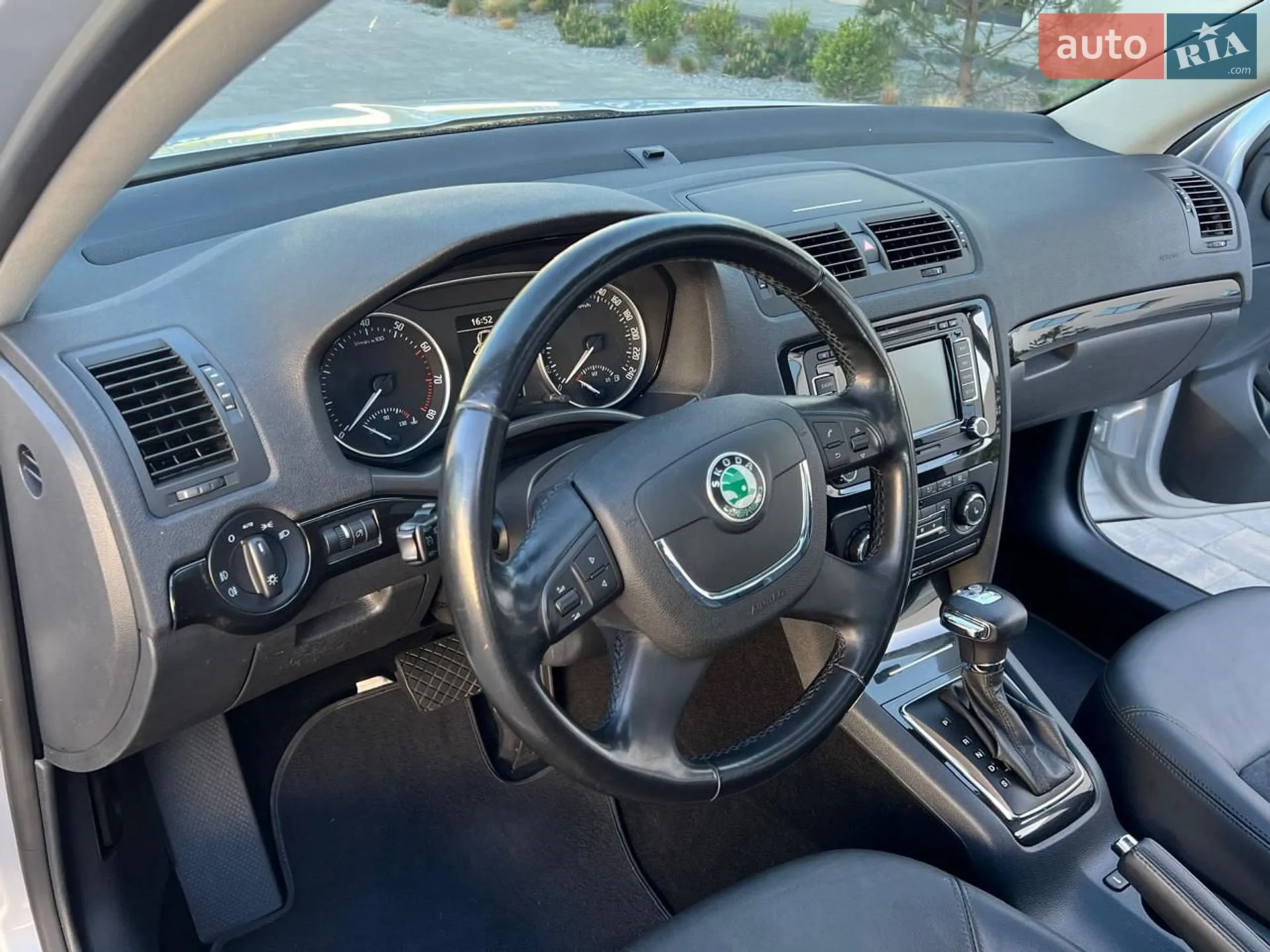 2010 Skoda Octavia - мініатюра 52