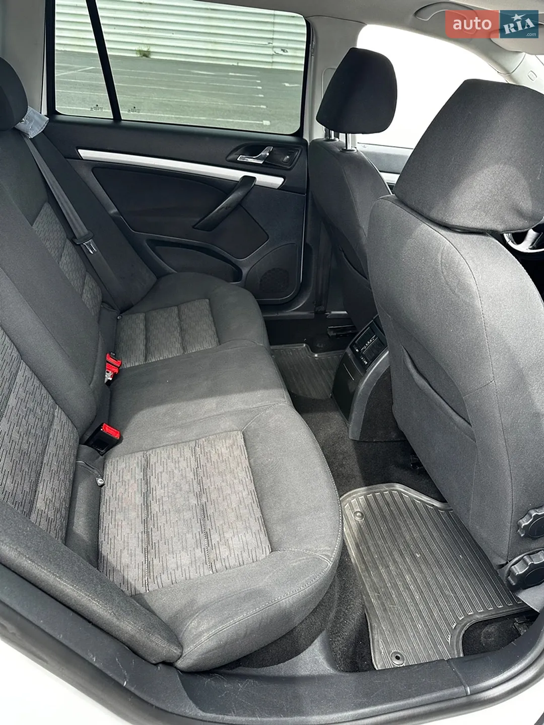 2010 Skoda Octavia - мініатюра 15