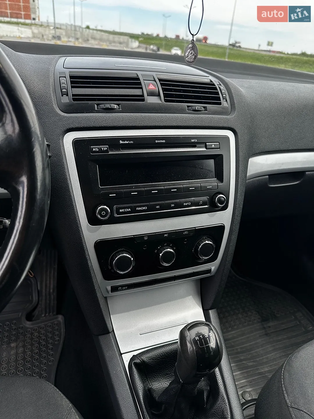 2010 Skoda Octavia - мініатюра 19