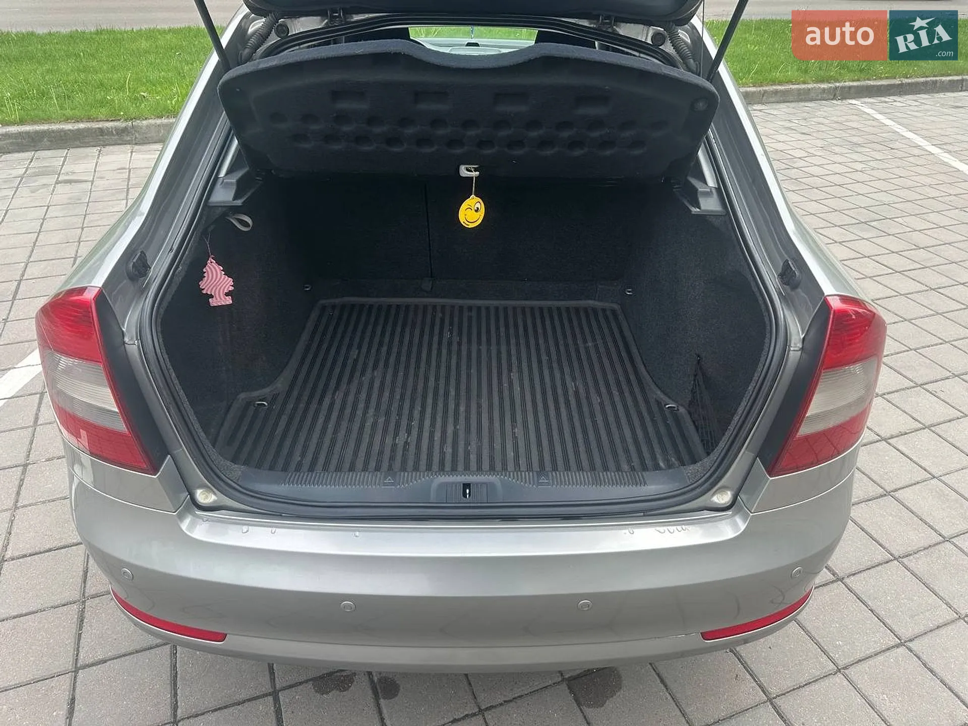 2010 Skoda Octavia - мініатюра 8