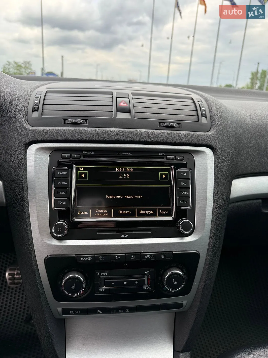 2010 Skoda Octavia - мініатюра 17