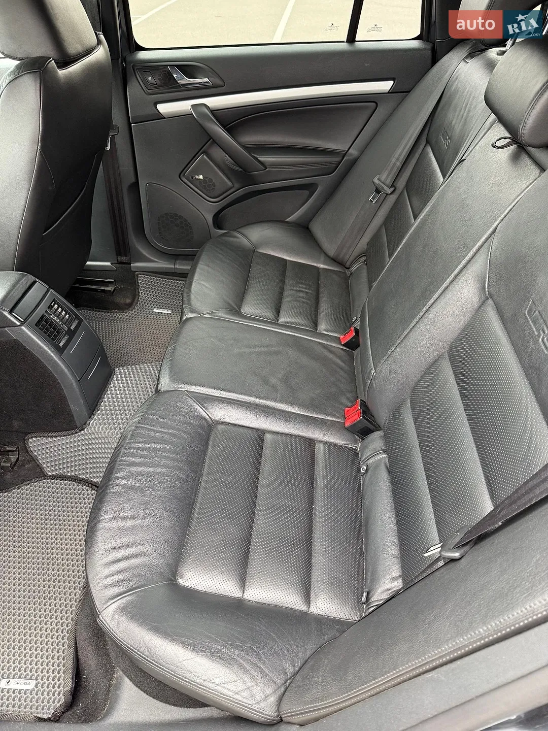 2010 Skoda Octavia - мініатюра 15