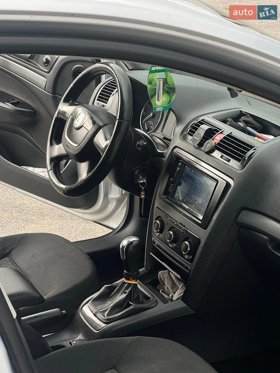 2010 Skoda Octavia - мініатюра 13