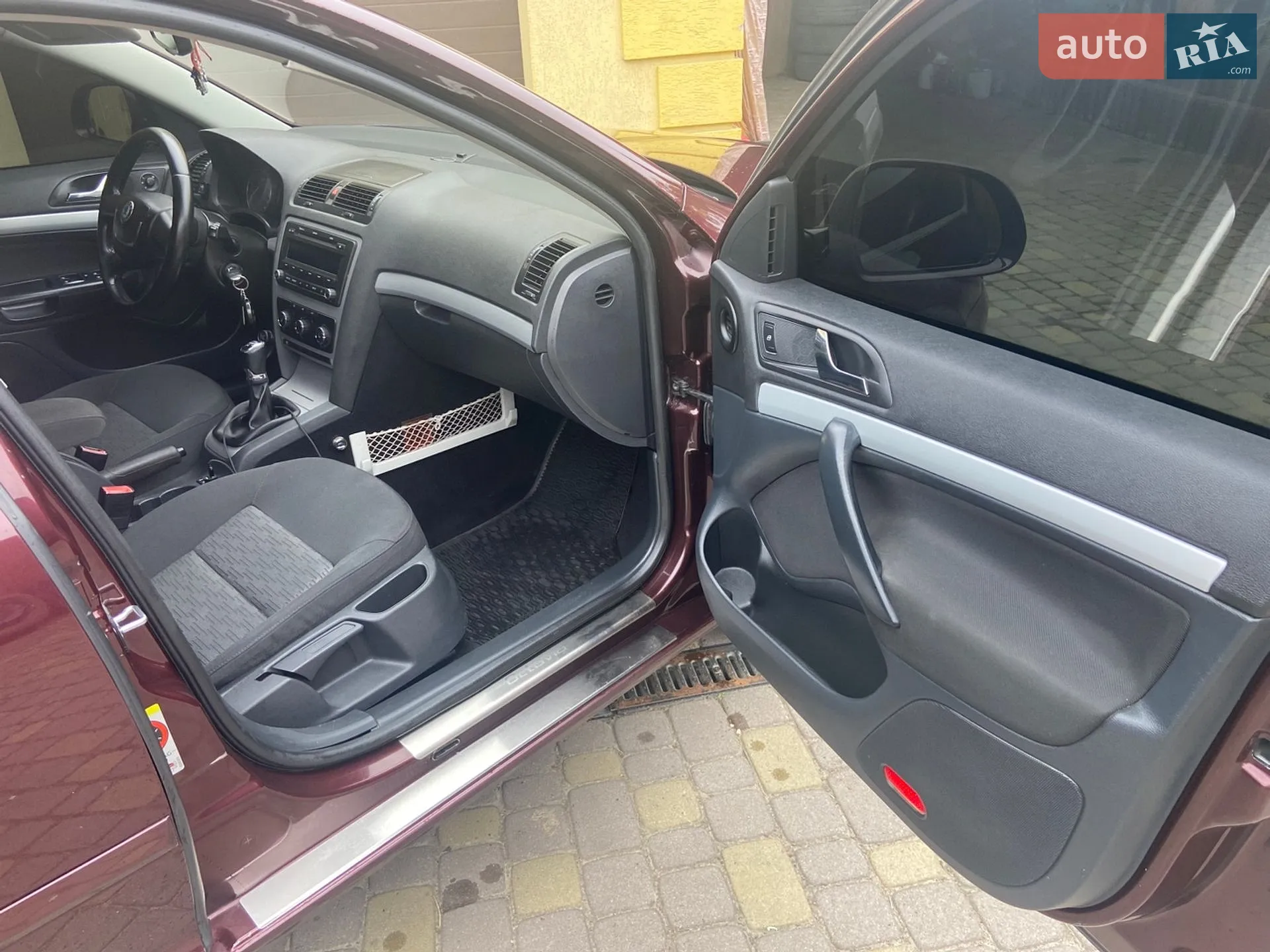 2010 Skoda Octavia - мініатюра 10