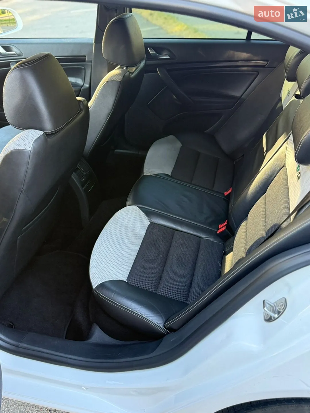 2011 Skoda Octavia - мініатюра 8