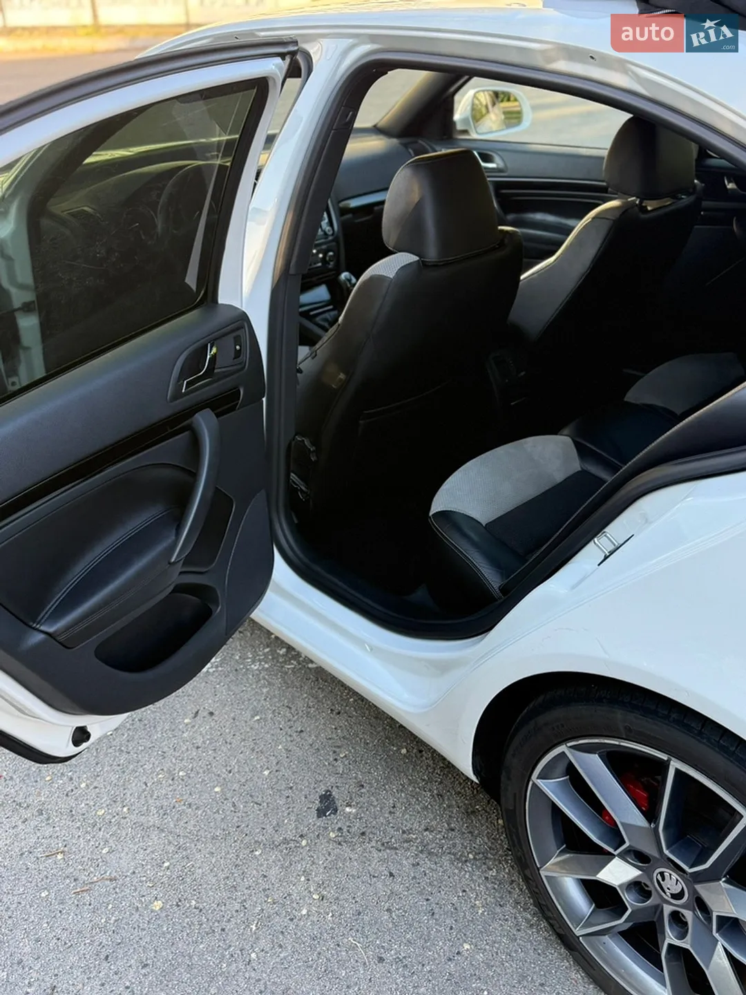 2011 Skoda Octavia - мініатюра 9