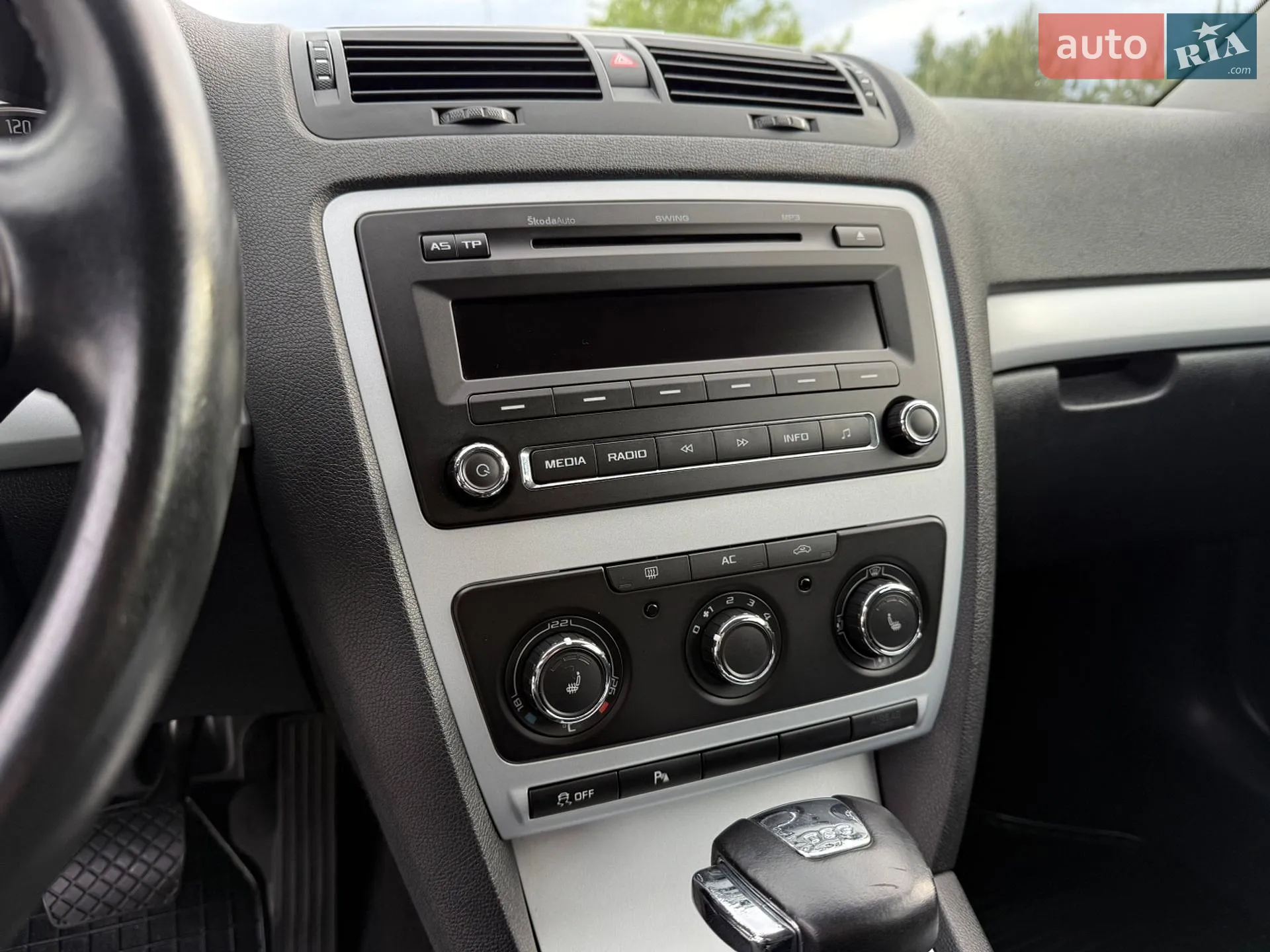 2010 Skoda Octavia - мініатюра 34