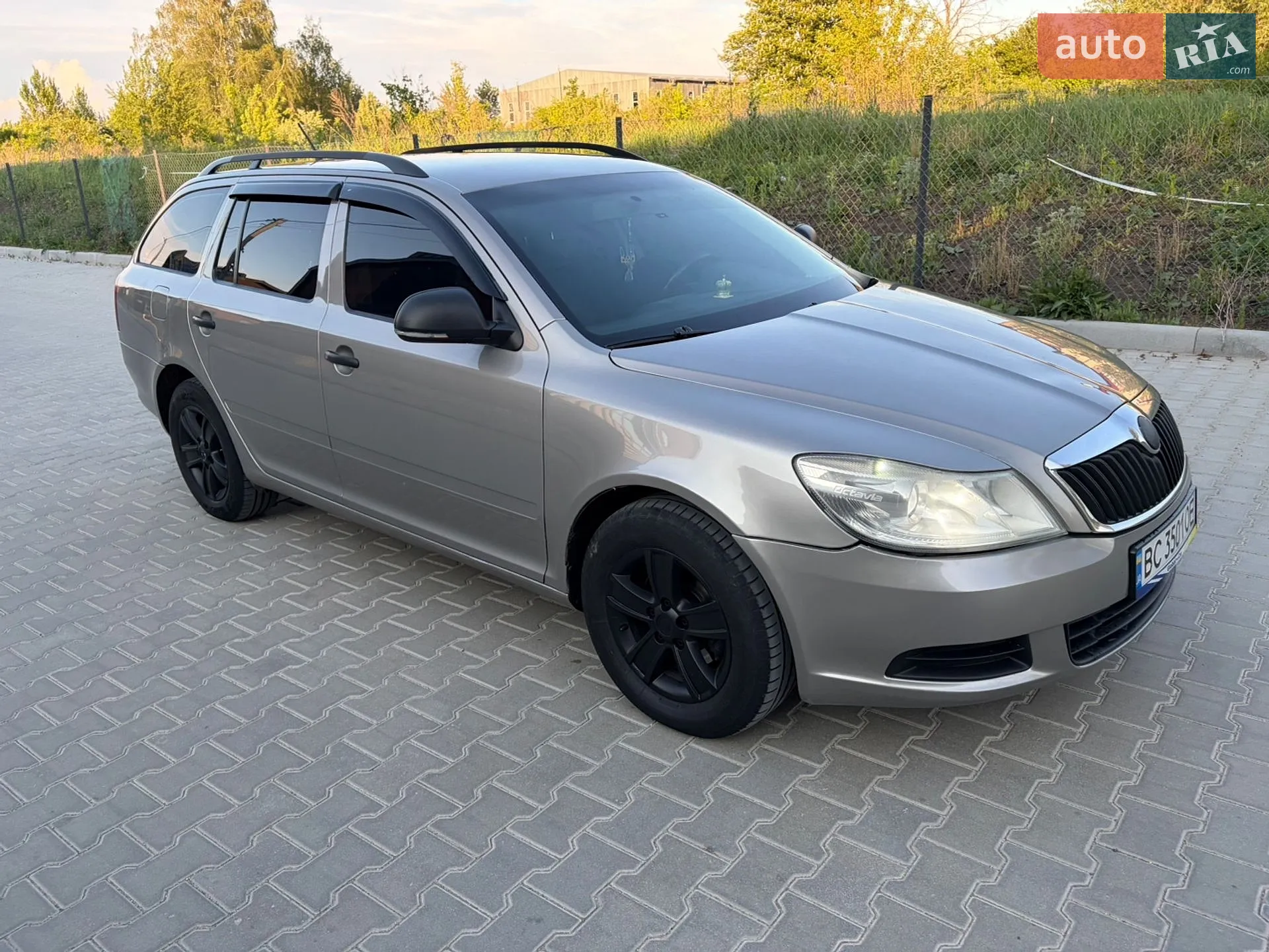 2010 Skoda Octavia - мініатюра 2