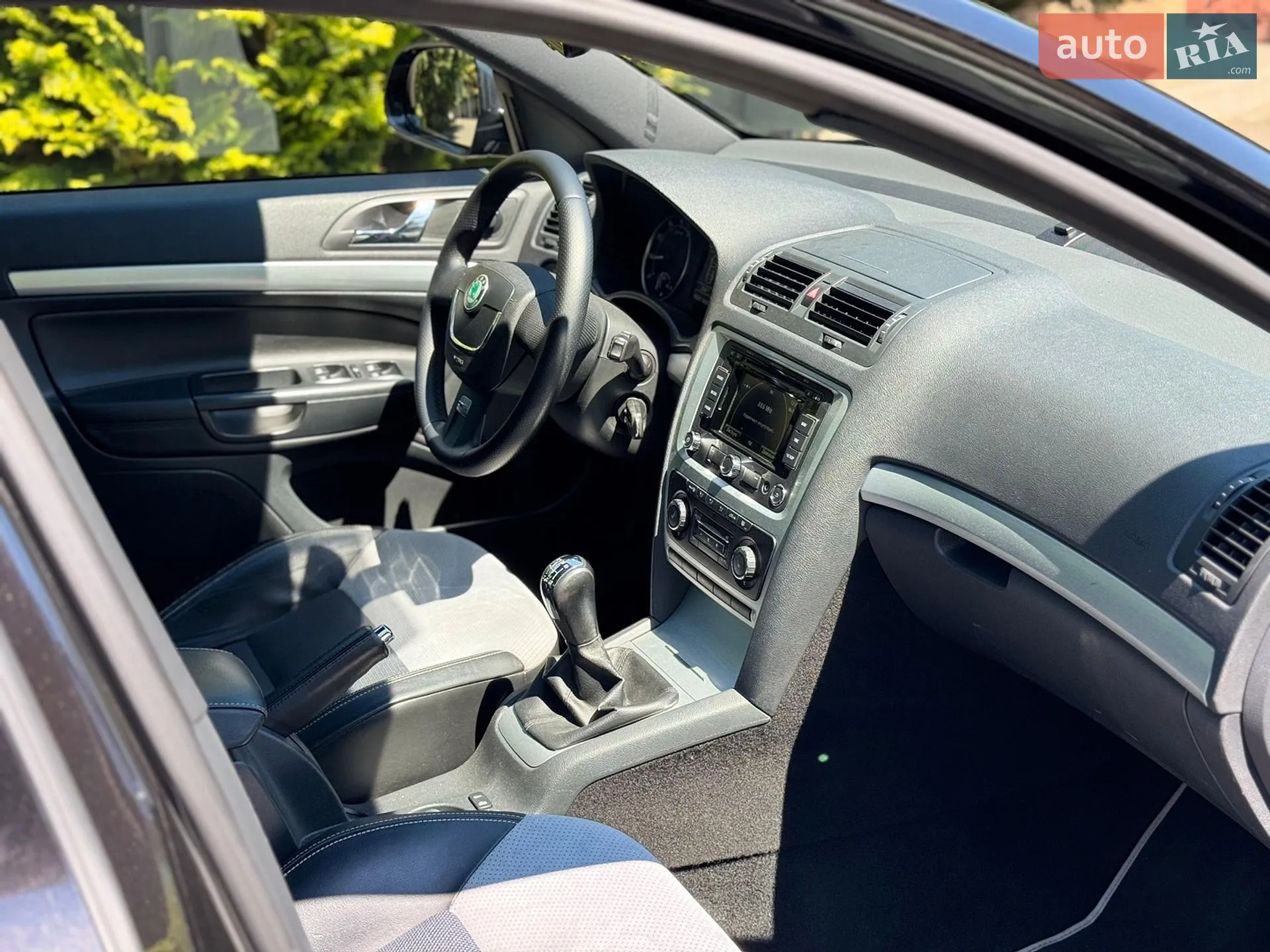2010 Skoda Octavia - мініатюра 23
