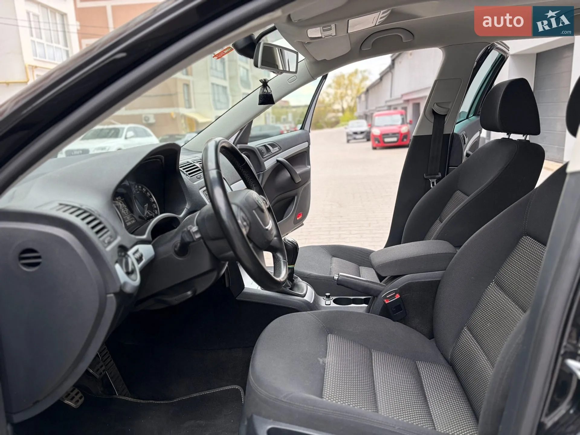 2011 Skoda Octavia - мініатюра 13