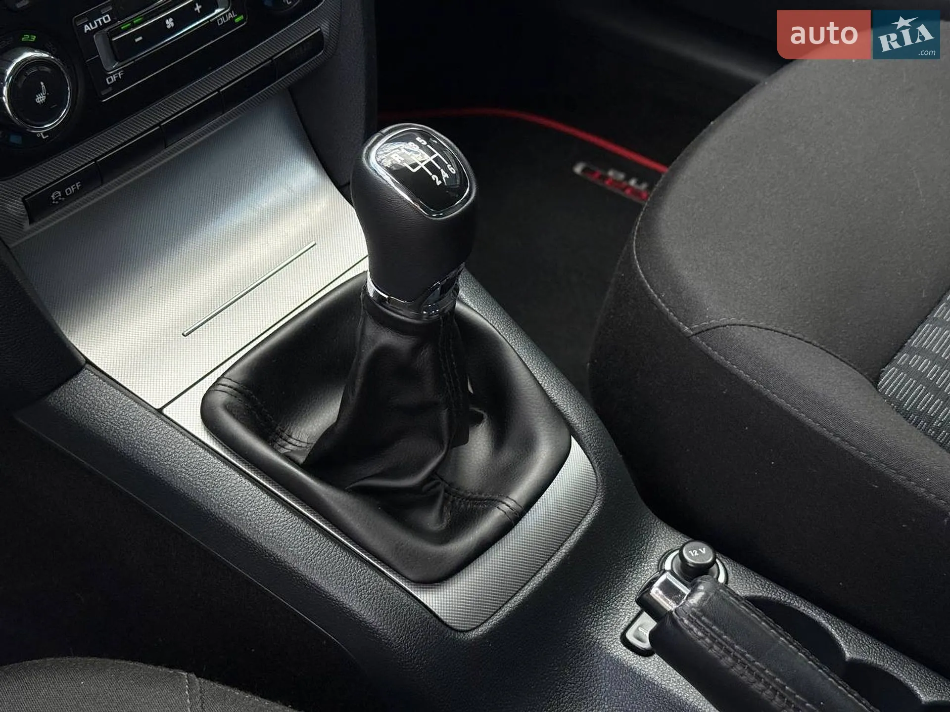 2011 Skoda Octavia - мініатюра 24