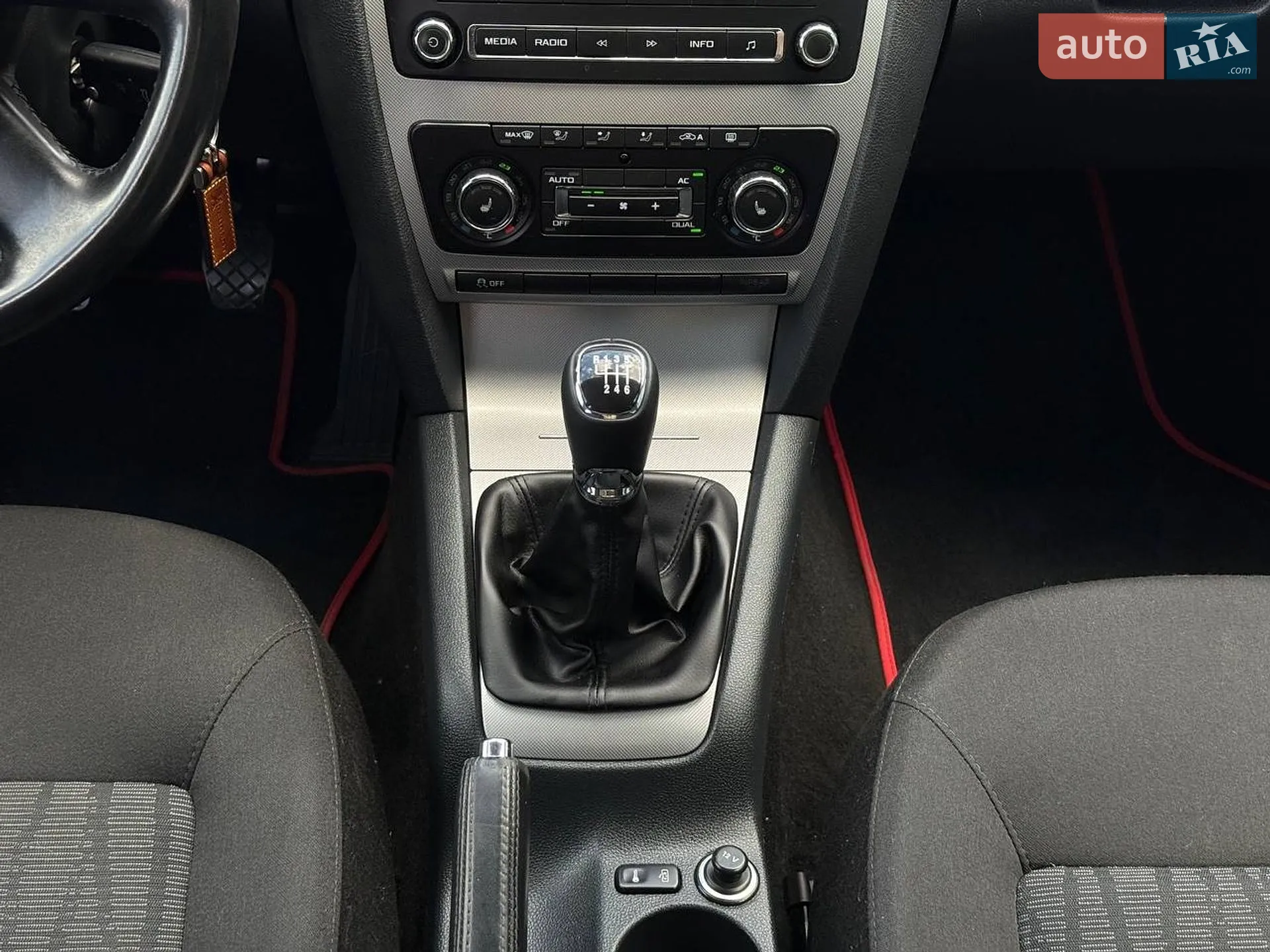 2011 Skoda Octavia - мініатюра 32