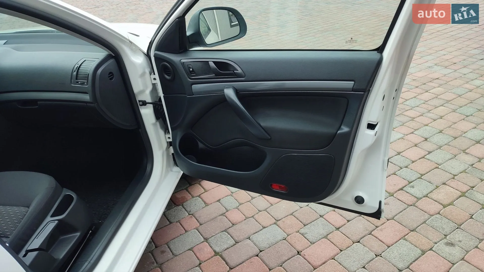 2011 Skoda Octavia - мініатюра 57