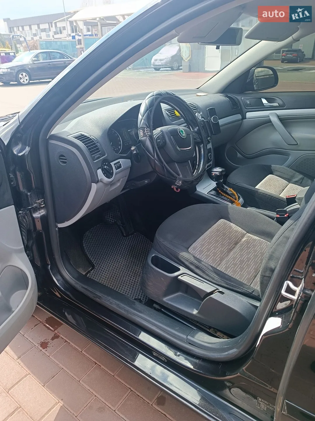 2010 Skoda Octavia - мініатюра 3