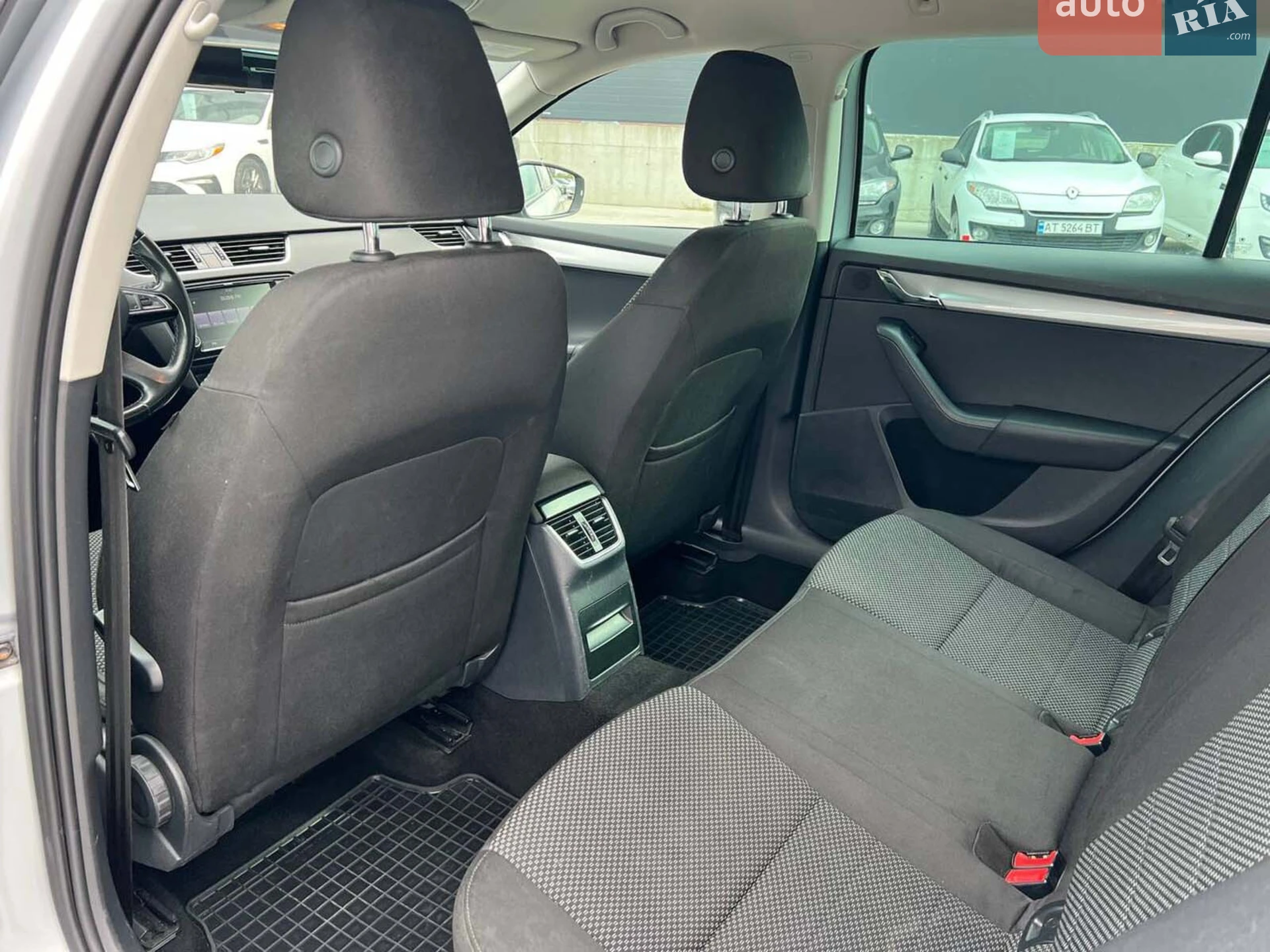 2013 Skoda Octavia - мініатюра 38