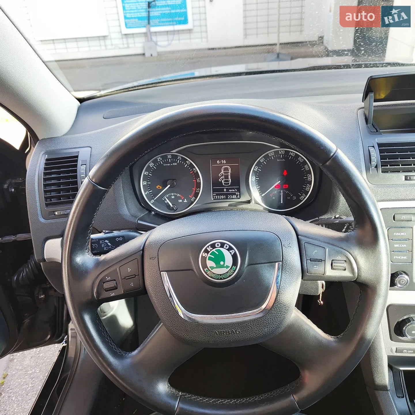 2010 Skoda Octavia - мініатюра 16