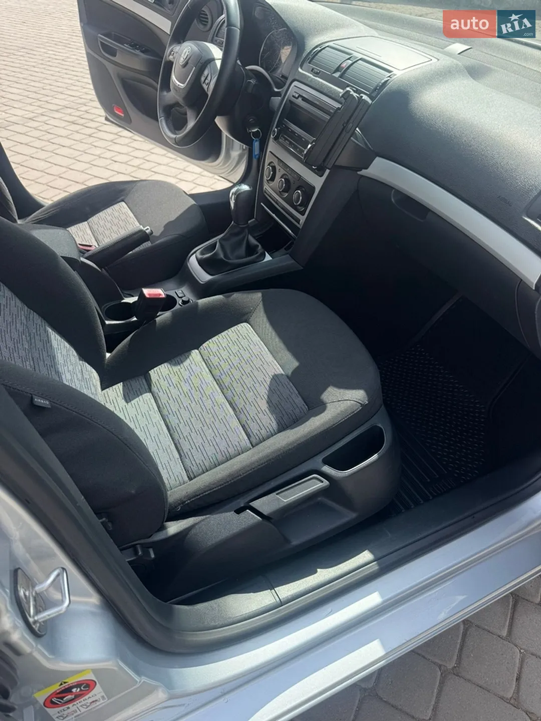 2010 Skoda Octavia - мініатюра 15