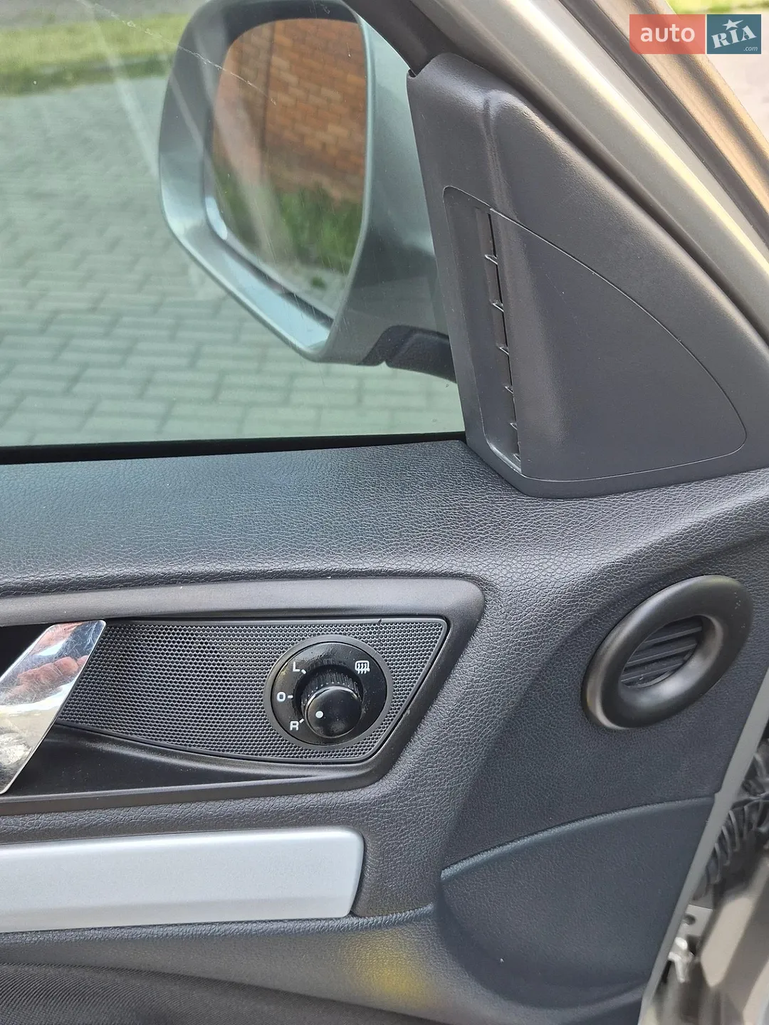 2010 Skoda Octavia - мініатюра 17