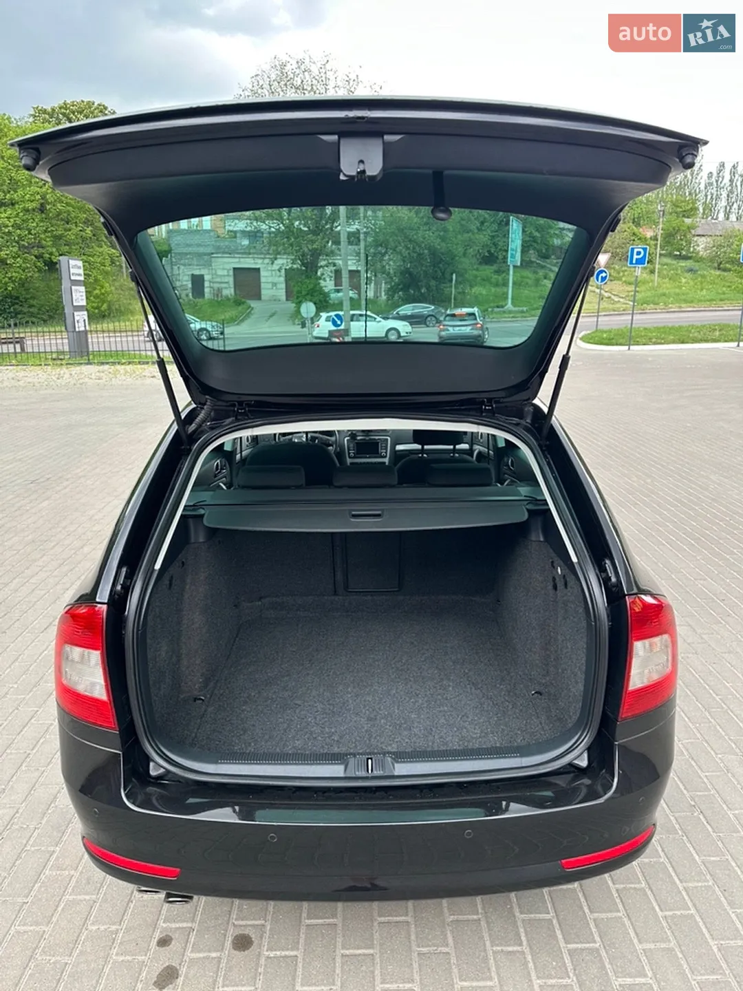 2010 Skoda Octavia - мініатюра 14