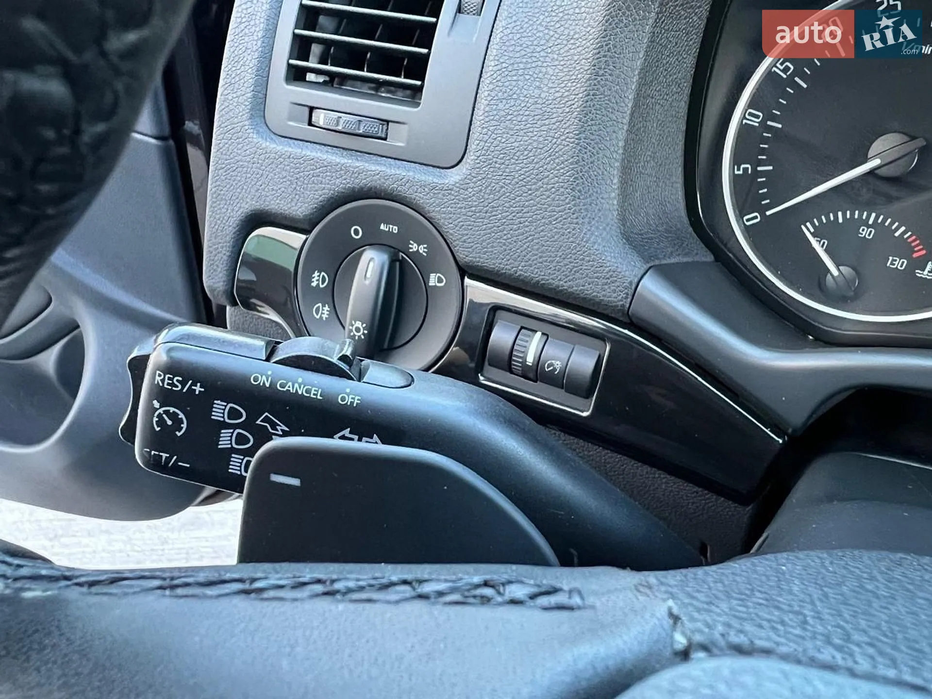 2011 Skoda Octavia - мініатюра 87