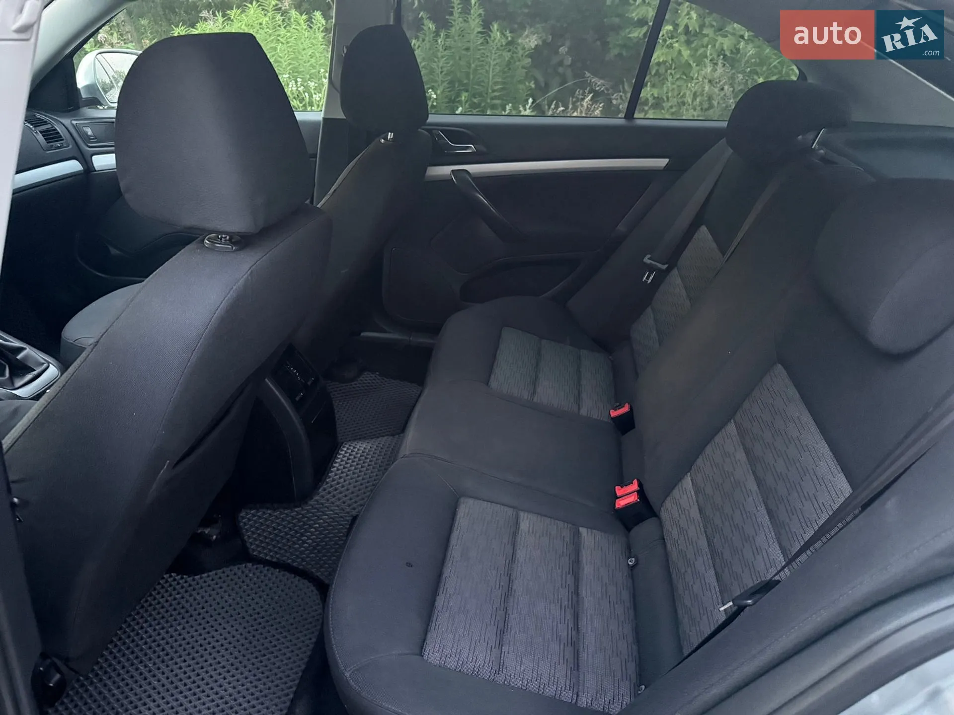 2010 Skoda Octavia - мініатюра 13