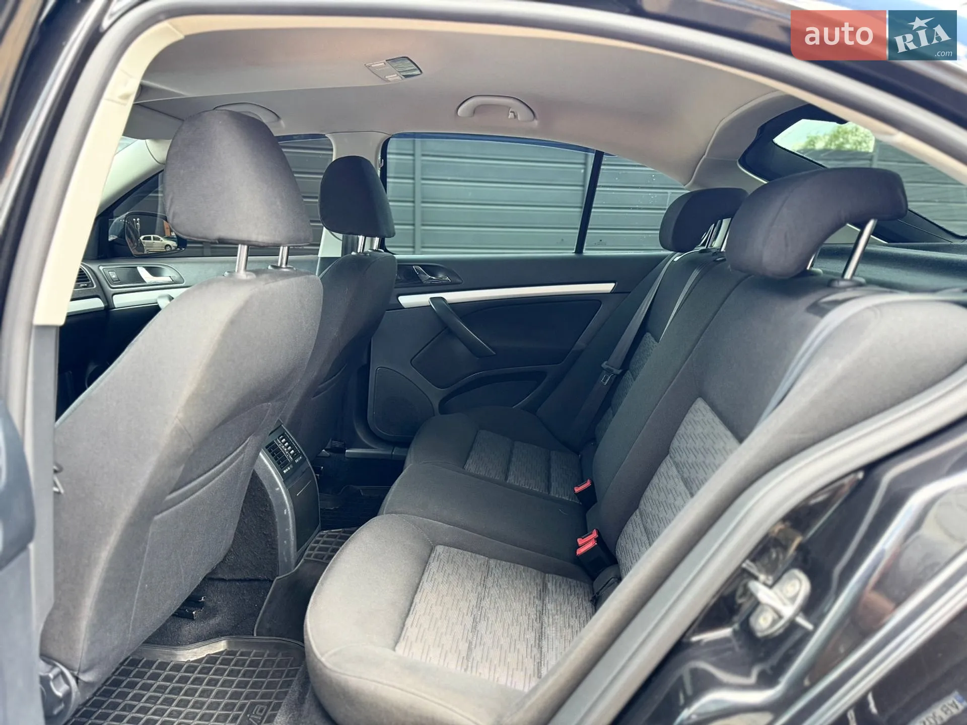 2011 Skoda Octavia - мініатюра 45