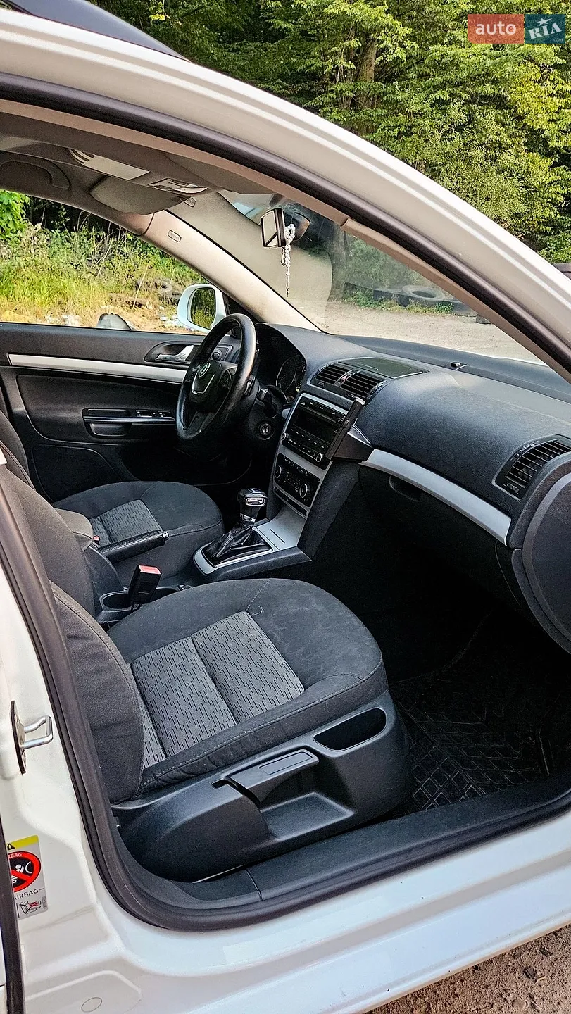 2010 Skoda Octavia - мініатюра 6