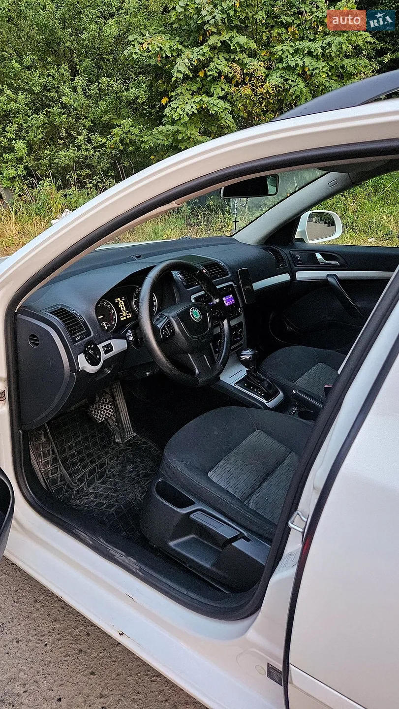 2010 Skoda Octavia - мініатюра 19