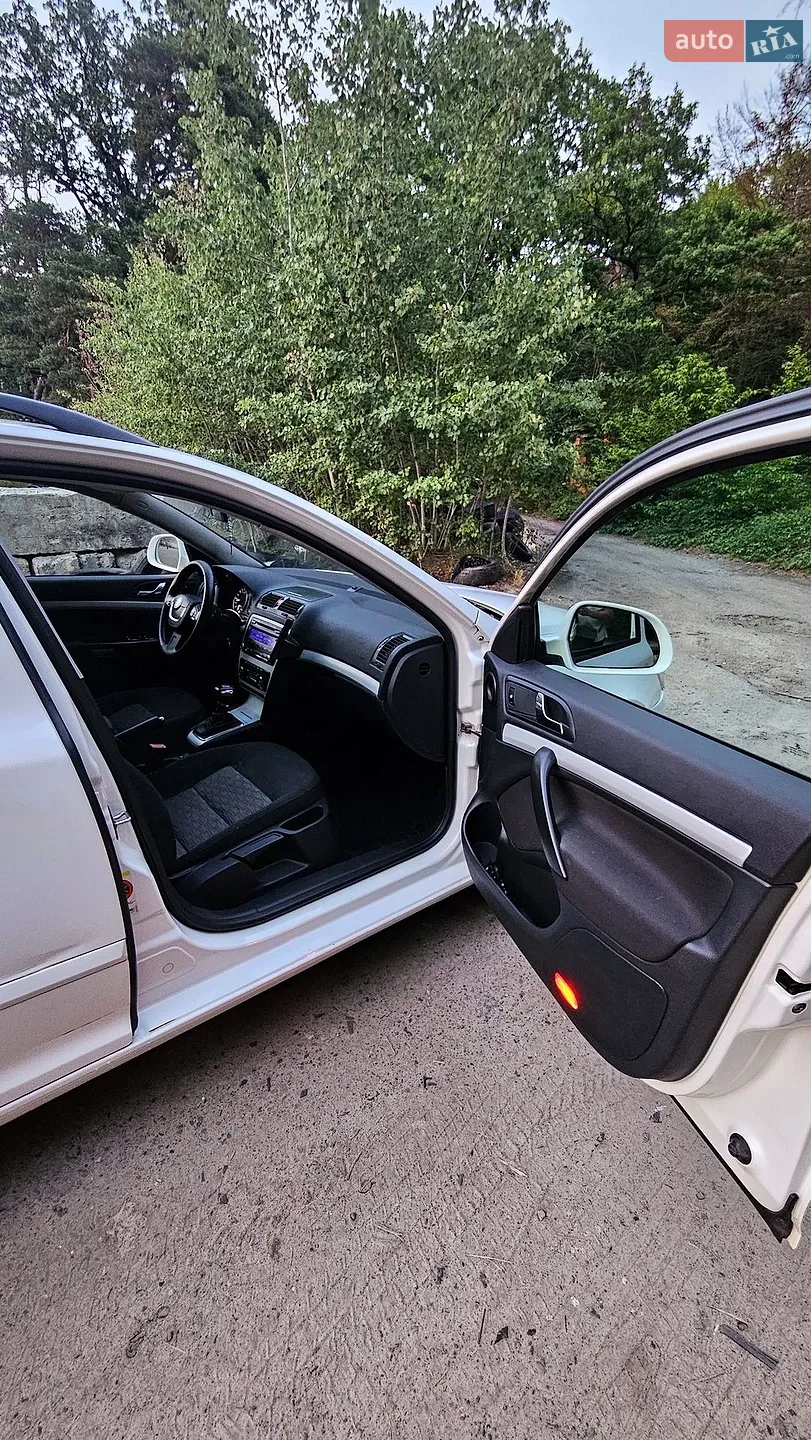 2010 Skoda Octavia - мініатюра 27