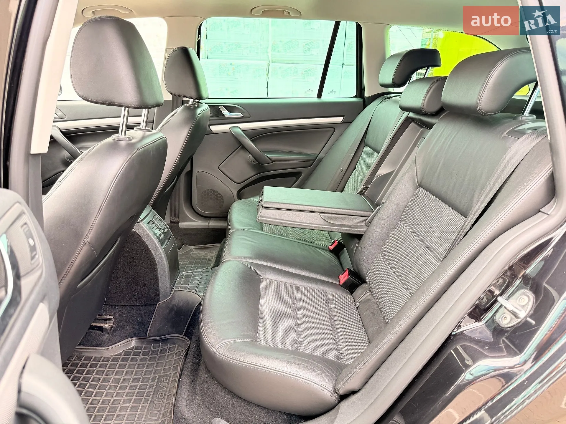 2010 Skoda Octavia - мініатюра 57