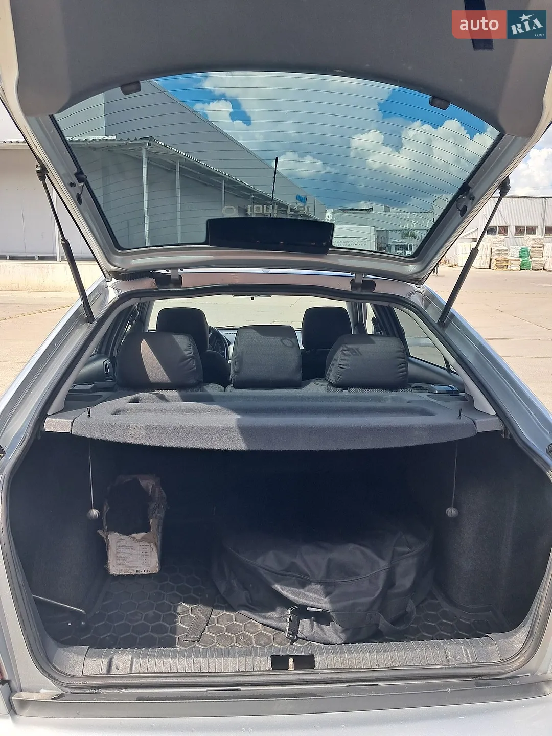 2010 Skoda Octavia - мініатюра 12