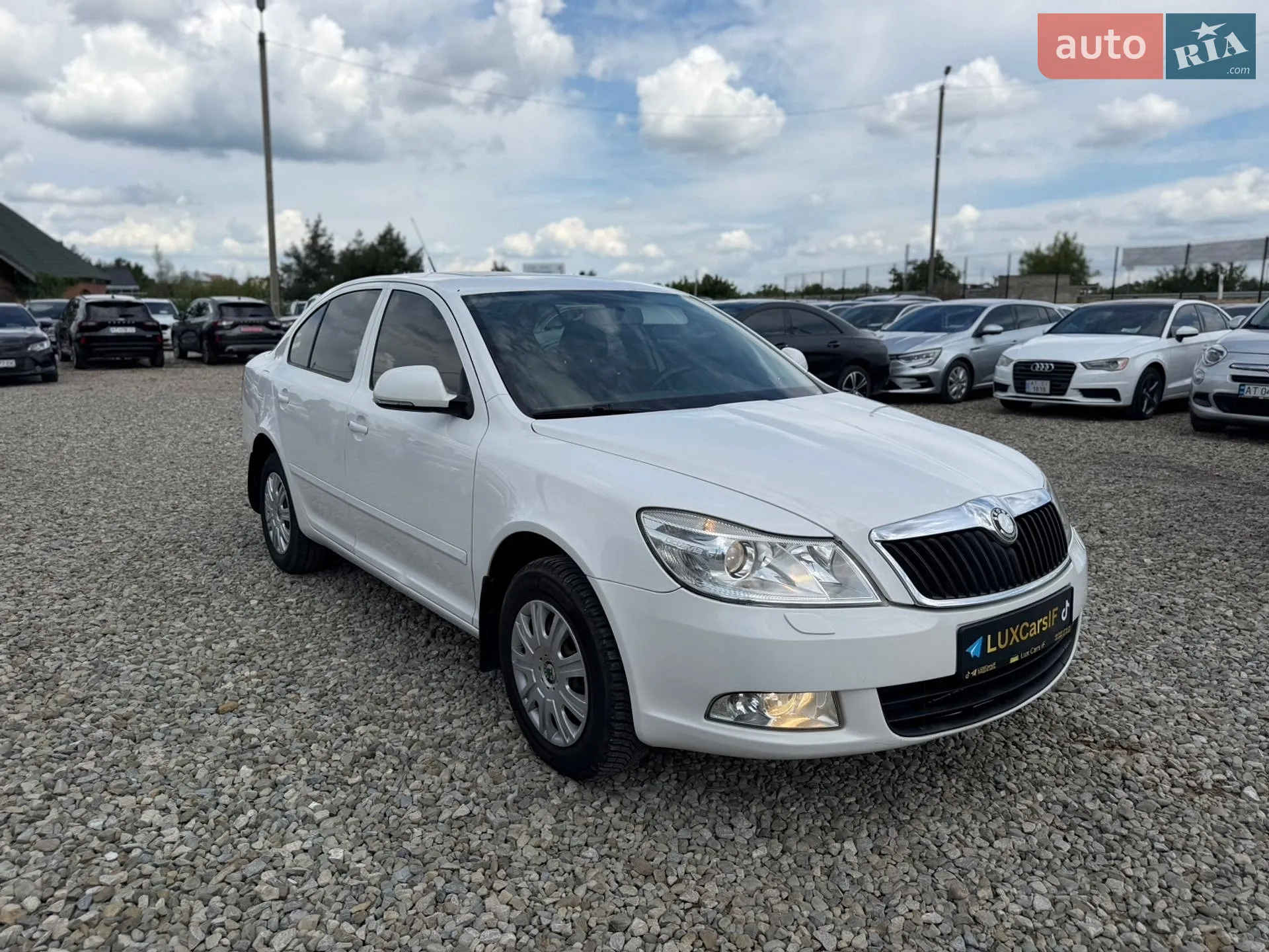 2010 Skoda Octavia - мініатюра 2
