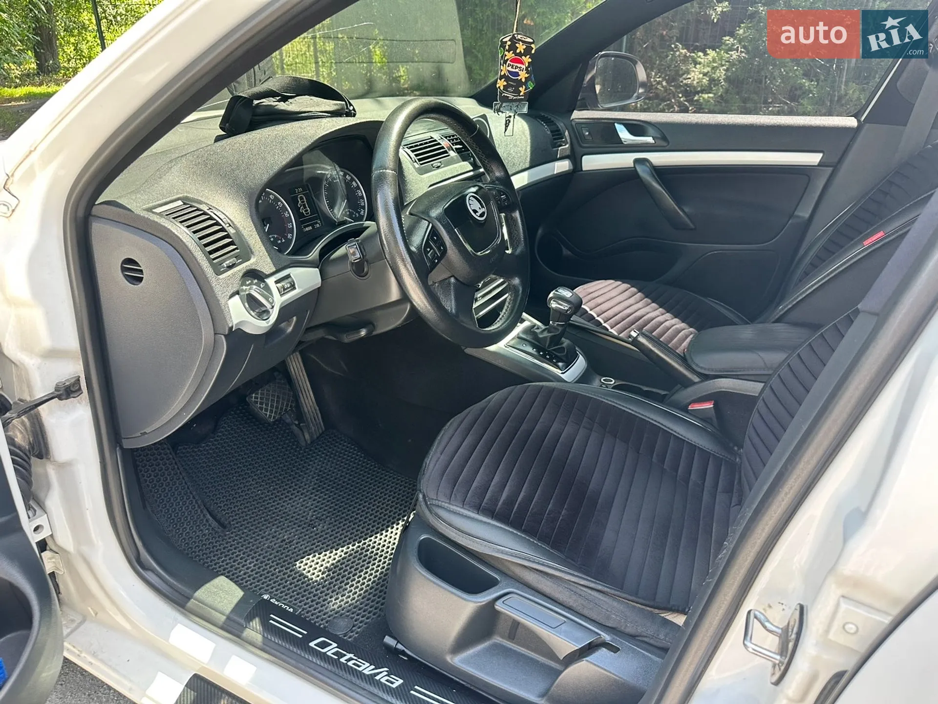 Skoda Octavia 2010 VIN TMBHT61Z4B2026392 фото оголошення 8 з 11