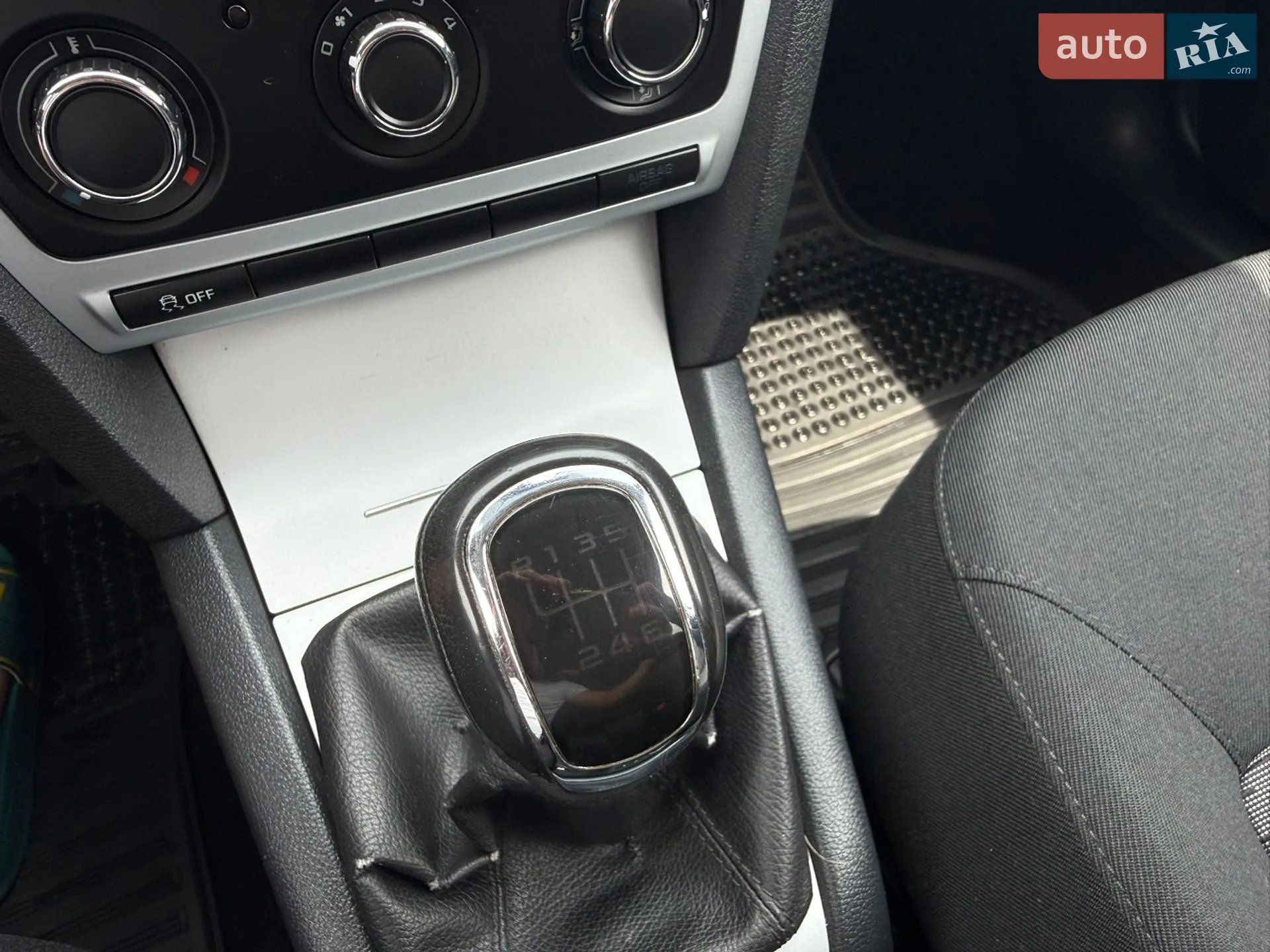 2011 Skoda Octavia - мініатюра 22