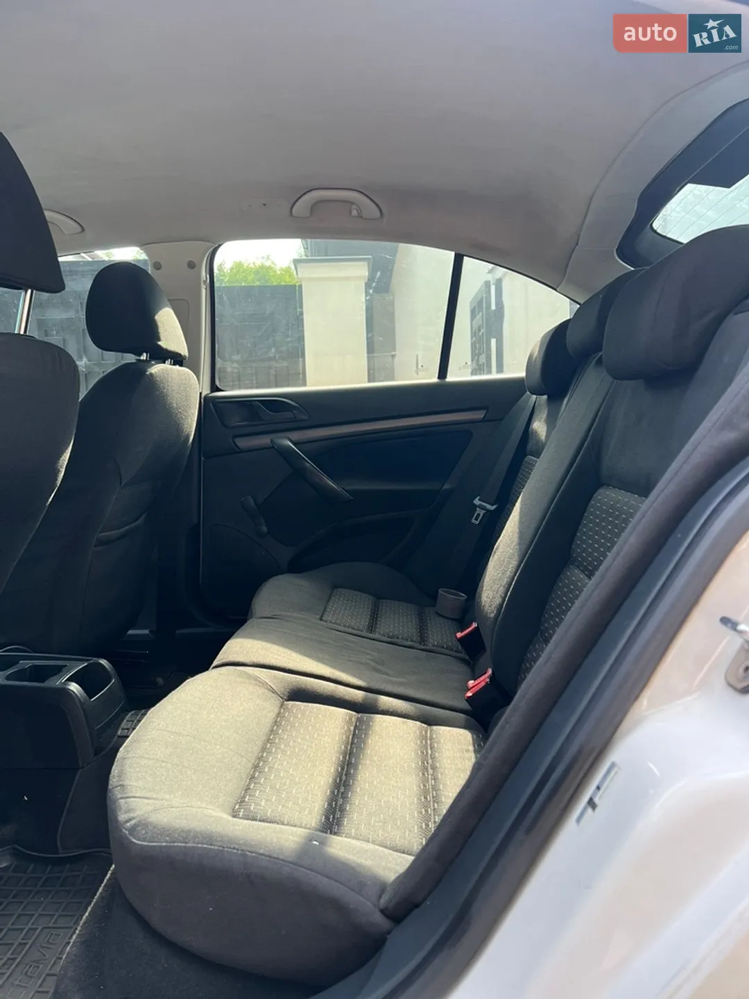 2010 Skoda Octavia - мініатюра 11