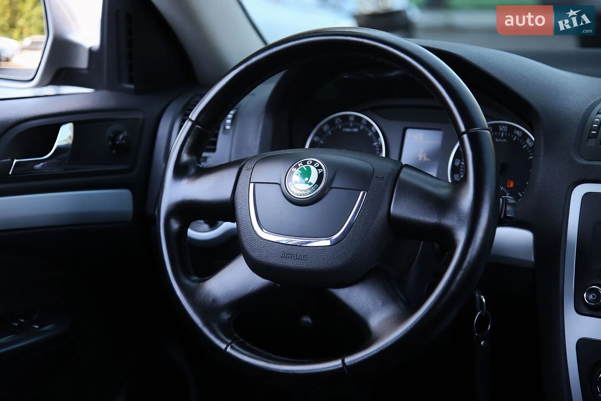 2010 Skoda Octavia - мініатюра 14