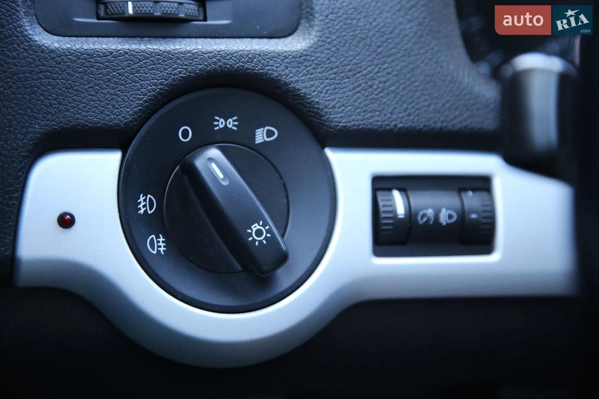 2010 Skoda Octavia - мініатюра 19