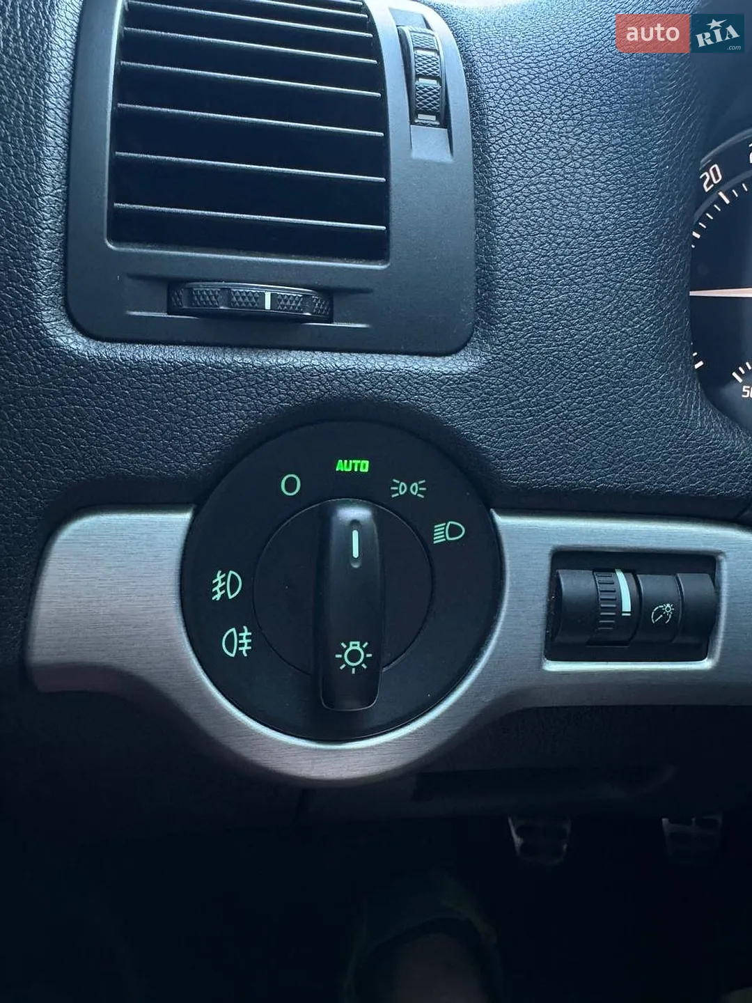 2010 Skoda Octavia - мініатюра 86