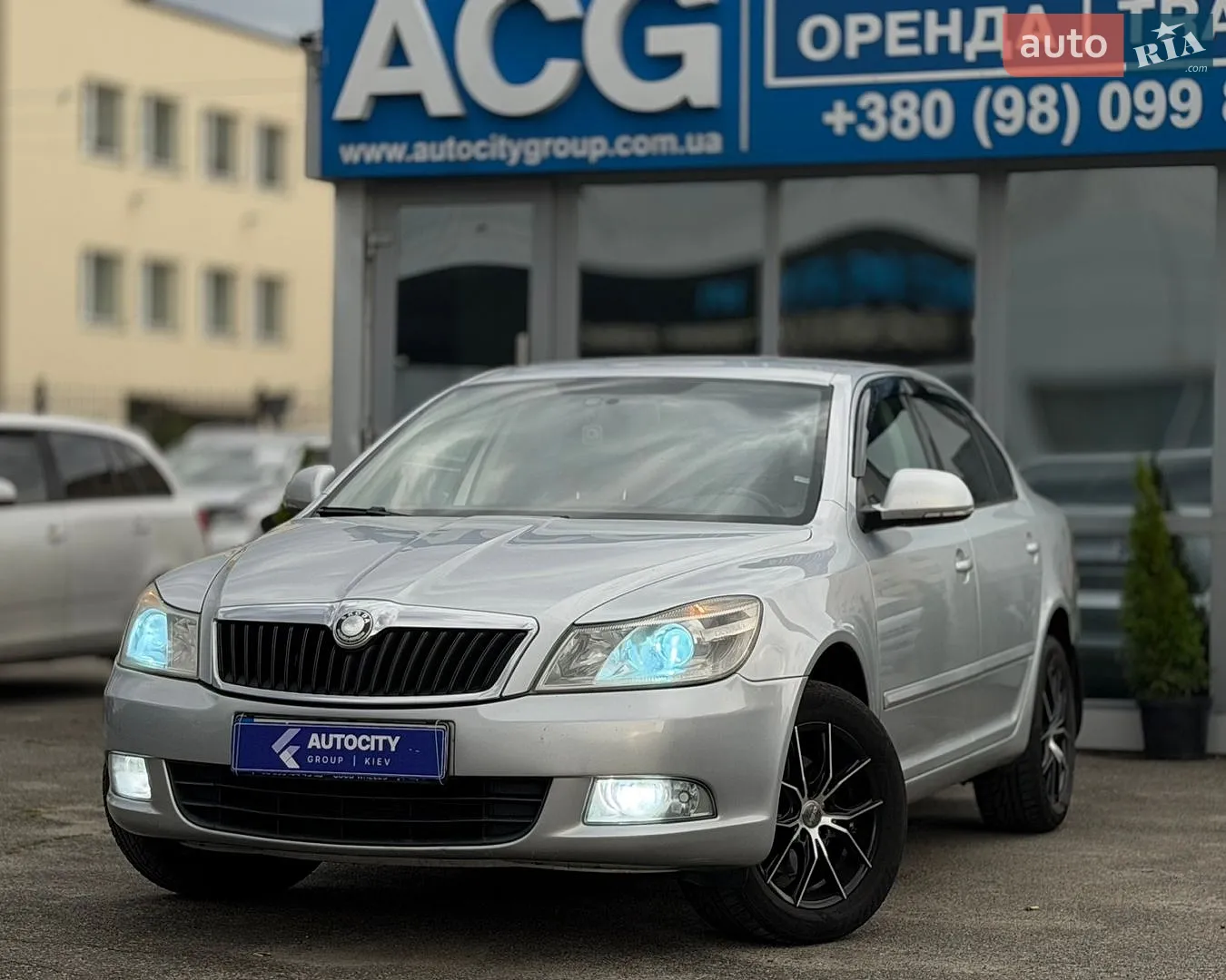 2010 Skoda Octavia - мініатюра 2