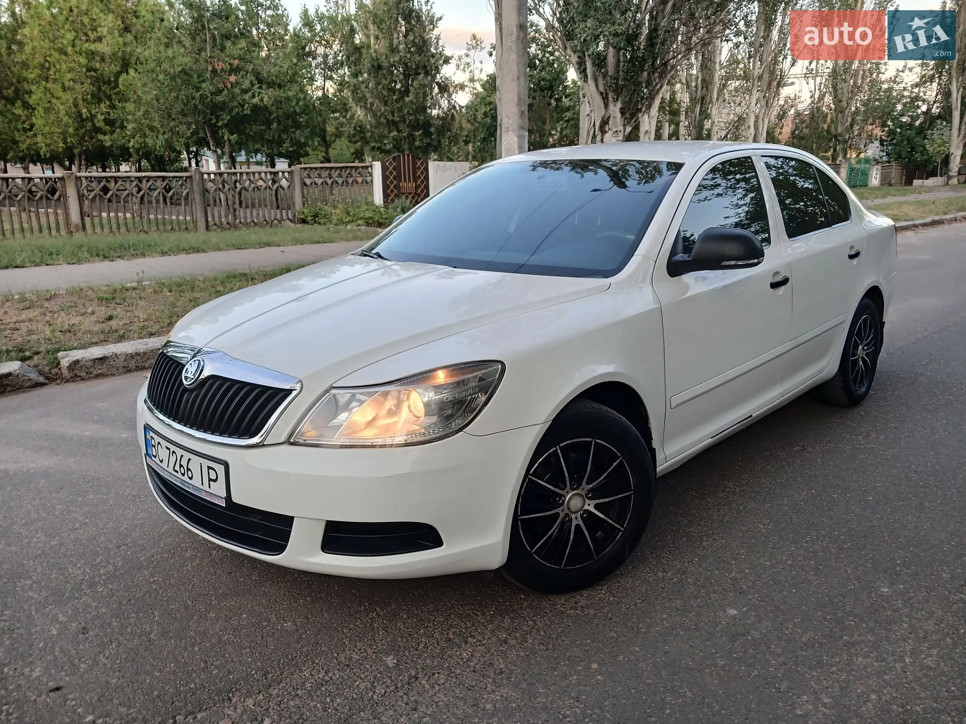 2010 Skoda Octavia - мініатюра 3