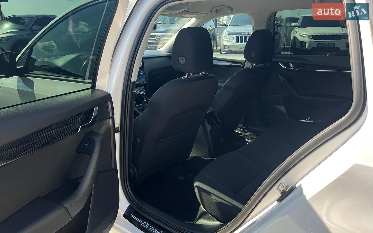 2017 Skoda Octavia - мініатюра 24