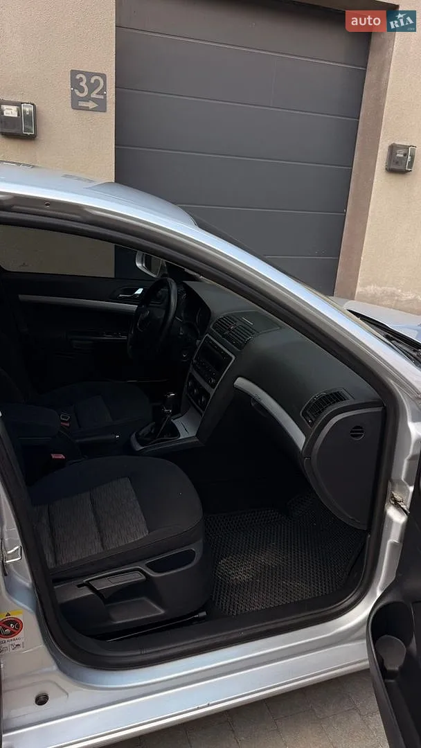 2011 Skoda Octavia - мініатюра 11