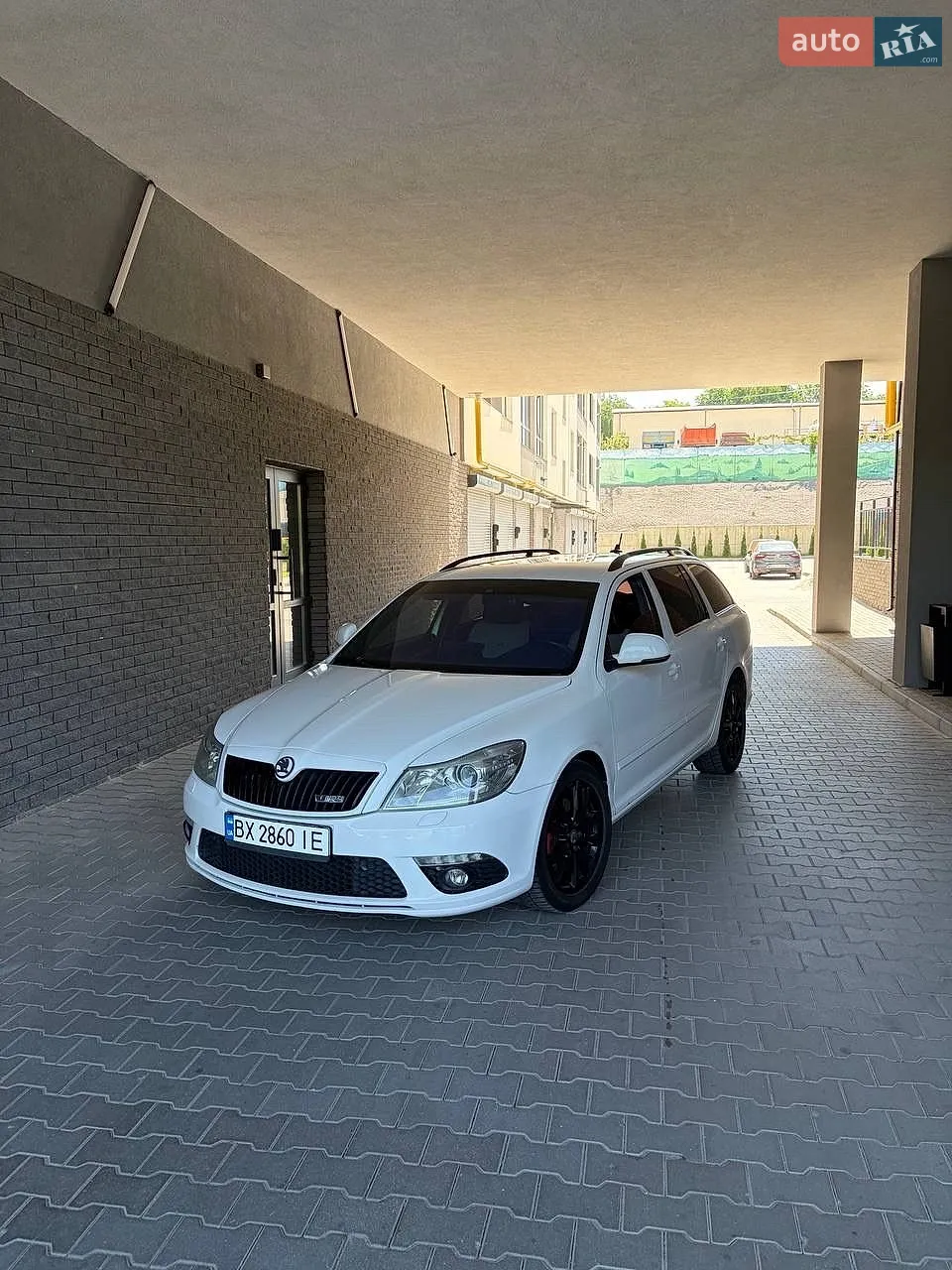 2010 Skoda Octavia - мініатюра 2