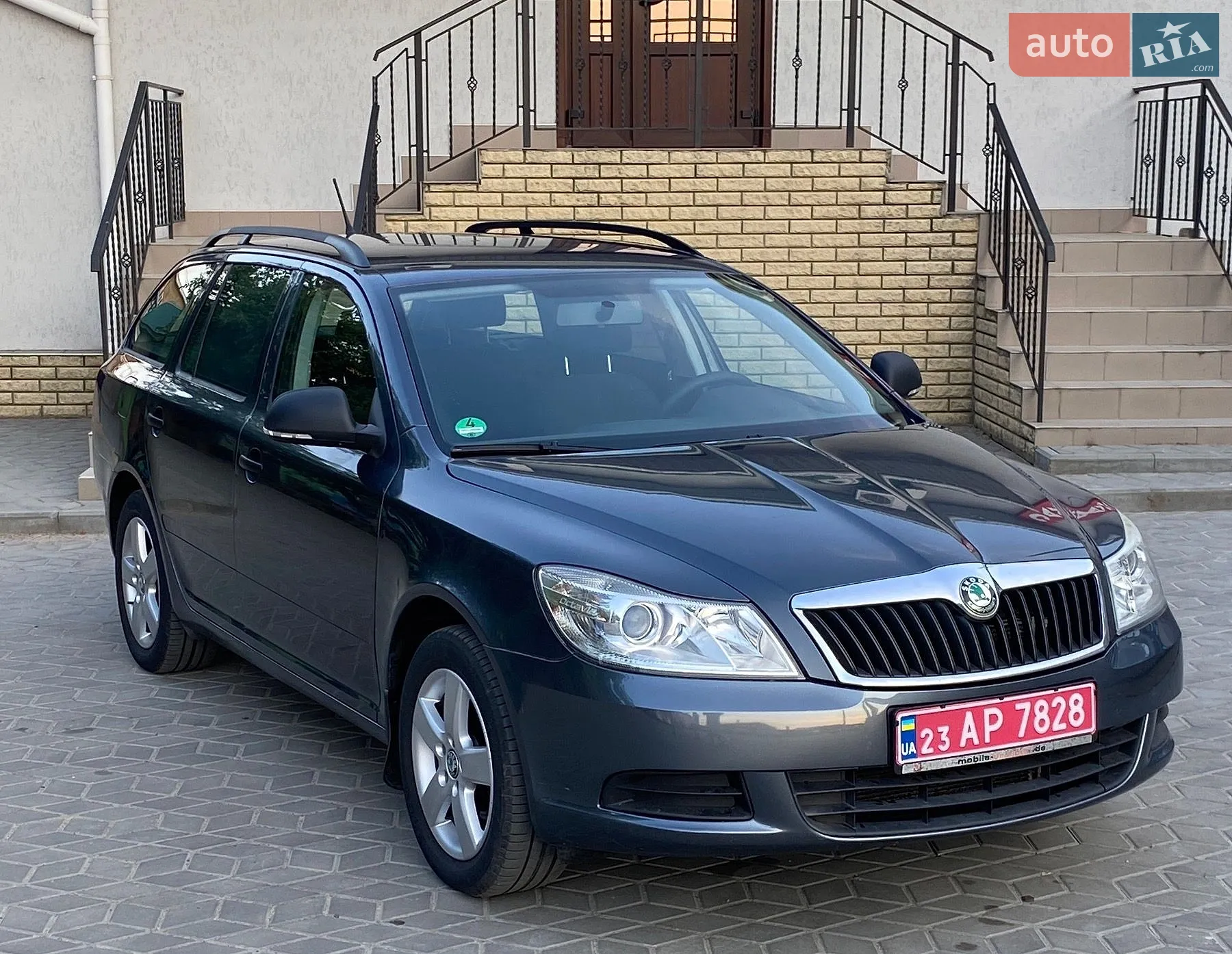 2010 Skoda Octavia - мініатюра 2