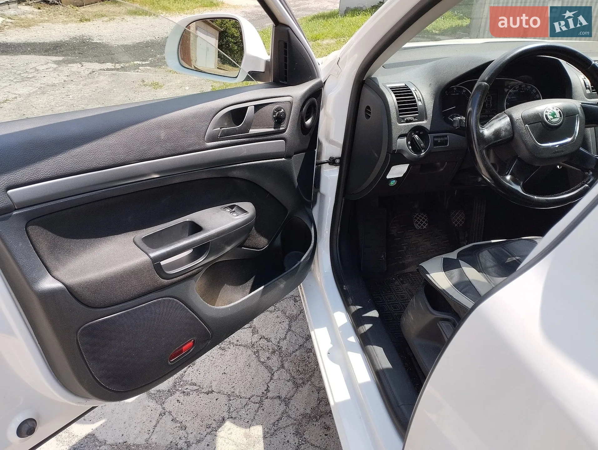 2011 Skoda Octavia - мініатюра 8