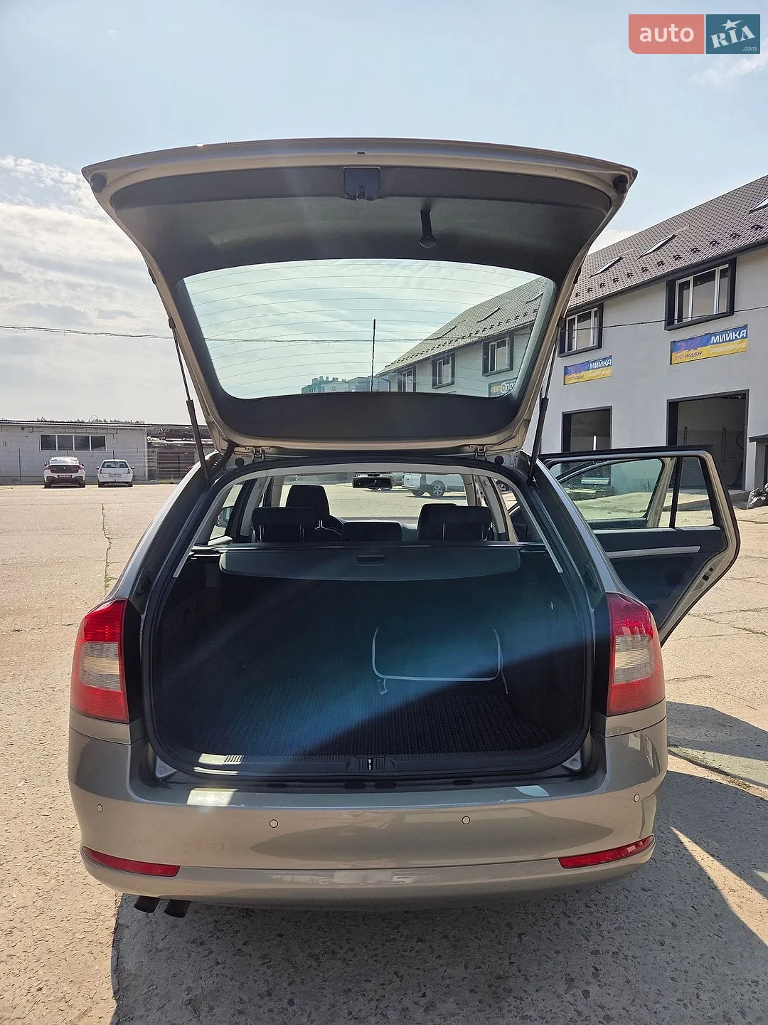 2010 Skoda Octavia - мініатюра 14